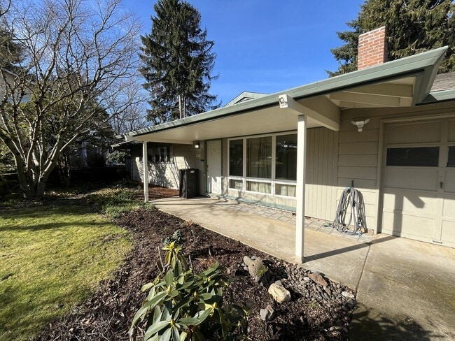 Building Photo - Classic Comfort: 3-Bed, 1.5-Bath Home with Covered Patio & Deck