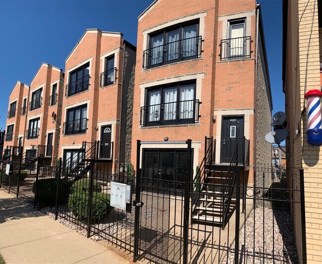 Building Photo - 4642 W 63rd St