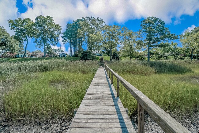 Foto del edificio - 4241 Rivercliff Crescent W