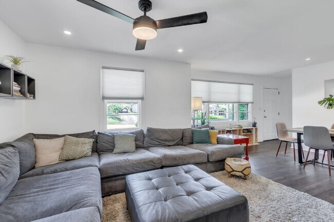 Building Photo - Quaint 3-Bed, 2-Bath Home in Greer – Cozy ...