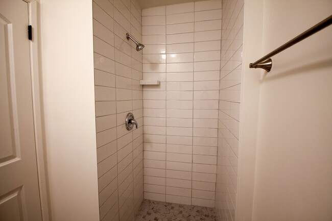 Foto del edificio - 14306 Riverside Dr
