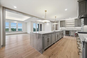 Building Photo - 1717 Bissonnet St