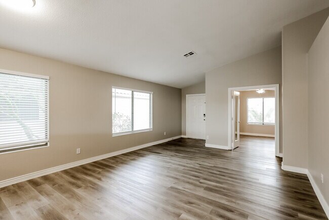 Foto del edificio - 1079 E Yuma Ave