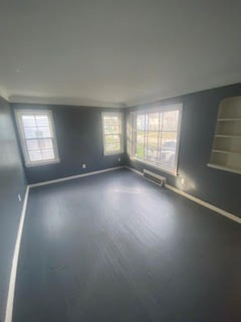 20704 E Gladstone Rd Warrensville Heights, OH 44122 – photo 4