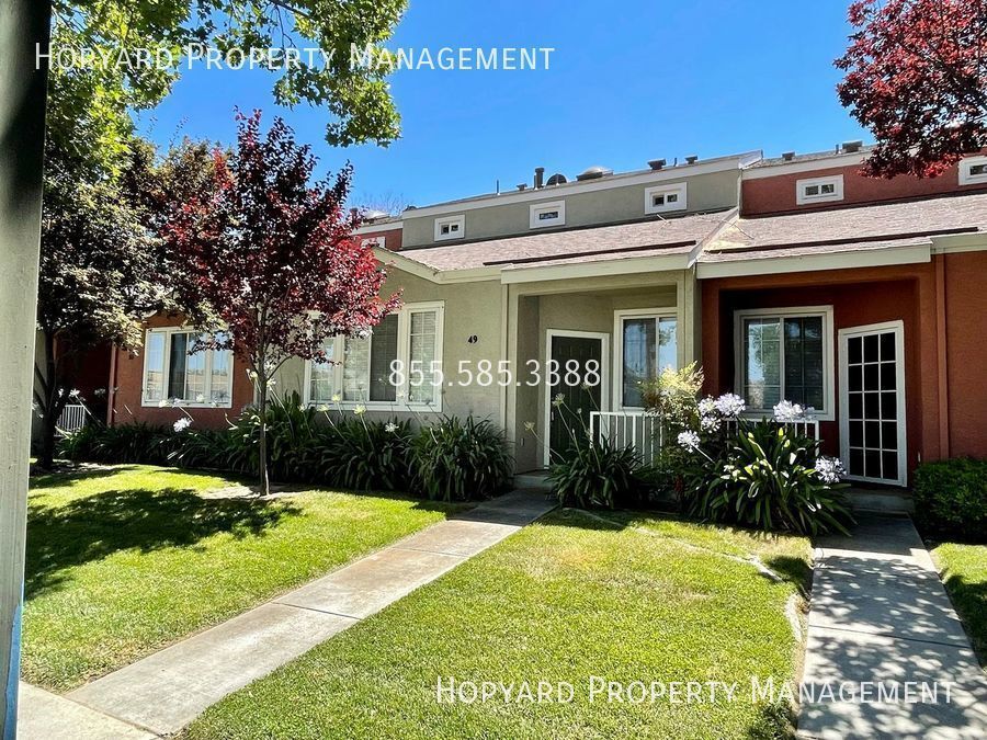 Primary Photo - Bright Dual Master Suite Townhouse in Down...