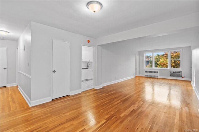 Building Photo - 700 Scarsdale Ave