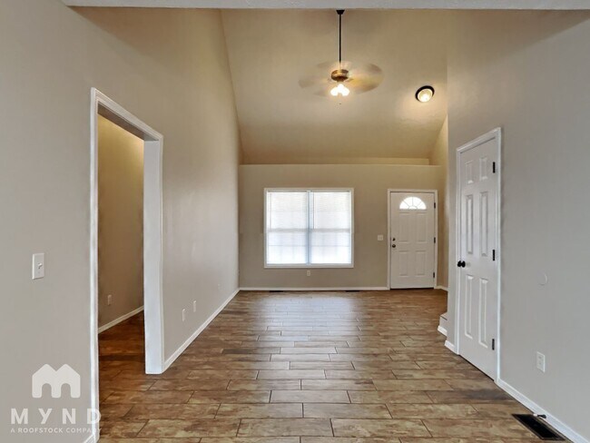 Building Photo - 1003 W Snider St