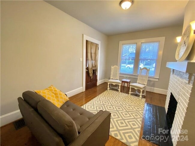 Building Photo - 1817 Thomas Ave