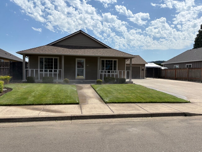 Building Photo - 60 Village Dr