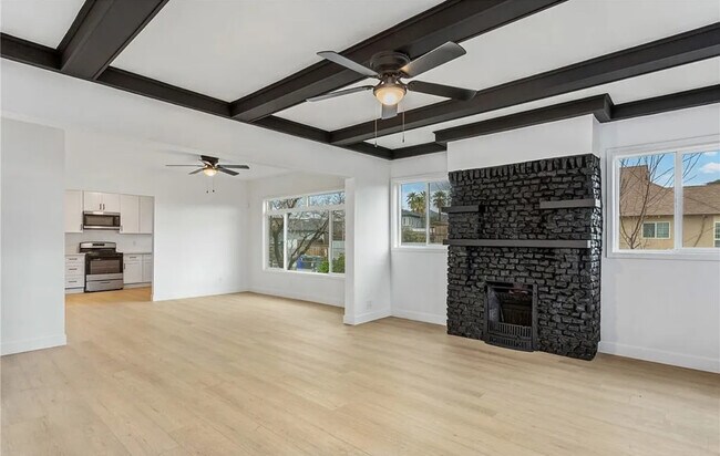 Foto del edificio - 358 W 11th St