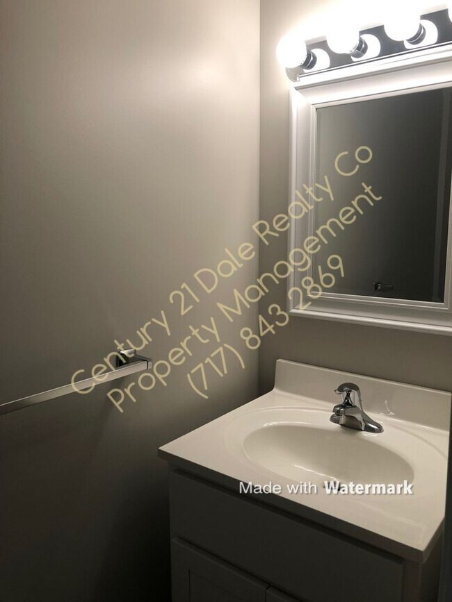 Foto del edificio - Lovely 2 Bedroom Home in Central School Di...