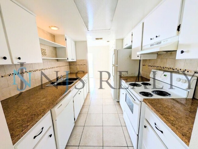 Building Photo - Beautifully updated 3/2/2 1500 Sq. Ft. with fenced yard, tile floors, HUGE living room and a corn...