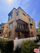 Building Photo - 657 Daniel Freeman Cir
