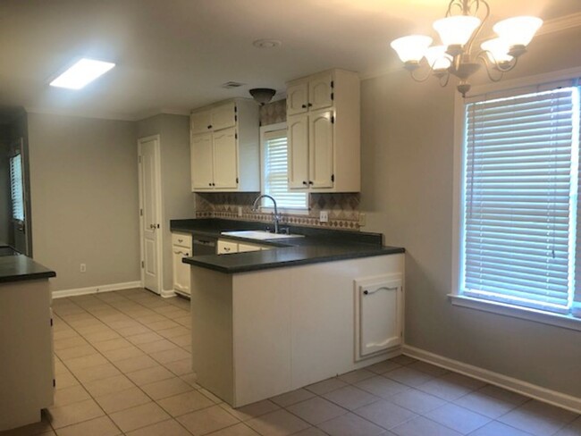 Building Photo - Beautiful home ready for you!