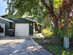 Building Photo - 548 NE Negus Lp Building Photo - 548 NE Negus Lp