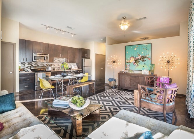 Foto principal - 5220 Belmont Ave