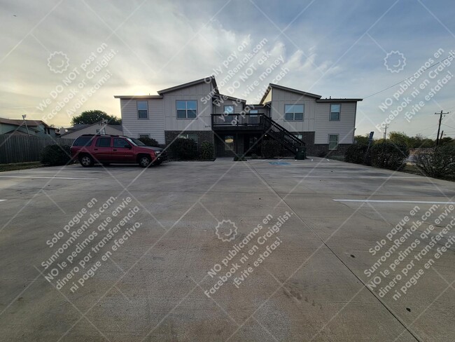 Foto del edificio - 2200 Creekside Ln