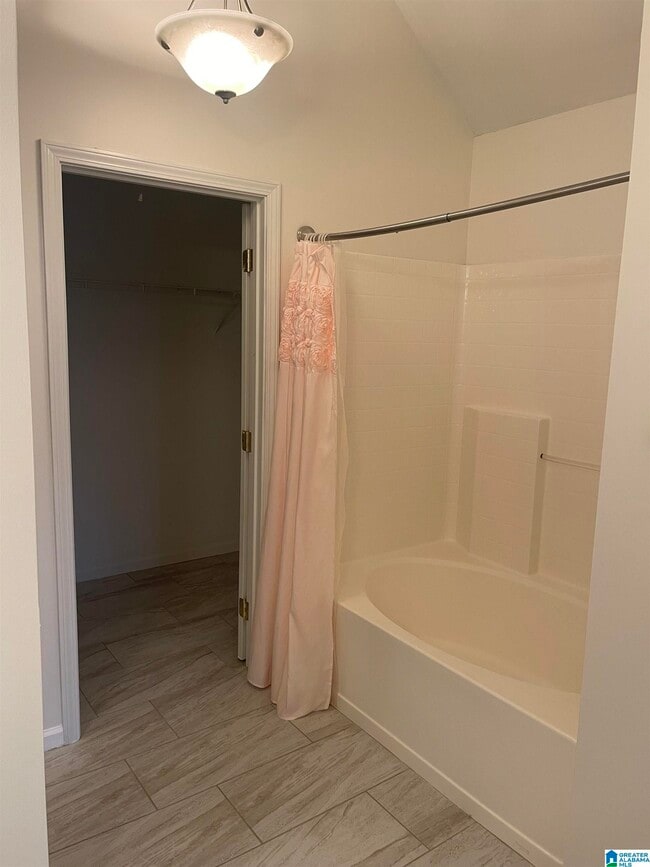 Building Photo - 208 Hidden Cove Cir