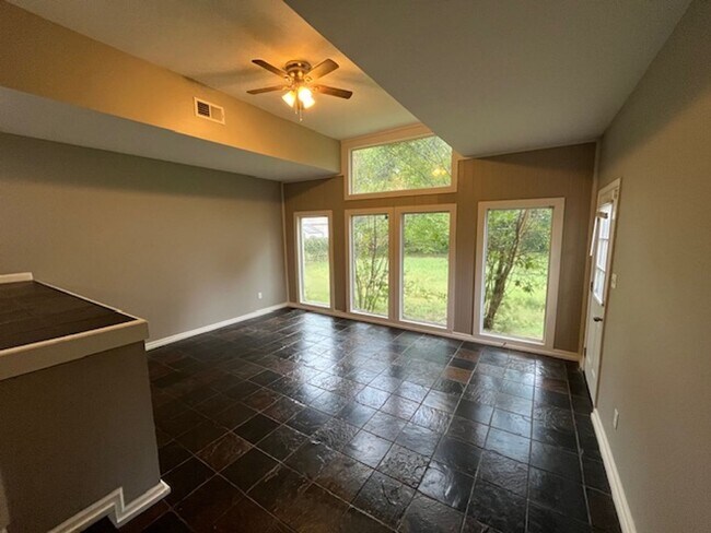 Foto del edificio - Renovated 4 Bedroom 2 Bath Home for Rent!!