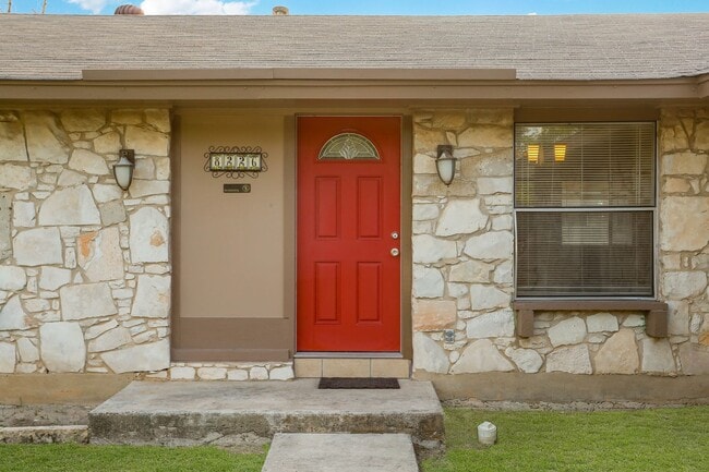 Building Photo - 8226 Creekline Dr