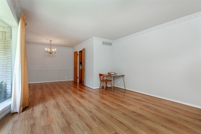 Foto del edificio - 6105 E University Blvd