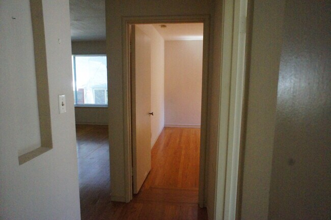 Building Photo - 637 Hillsborough St