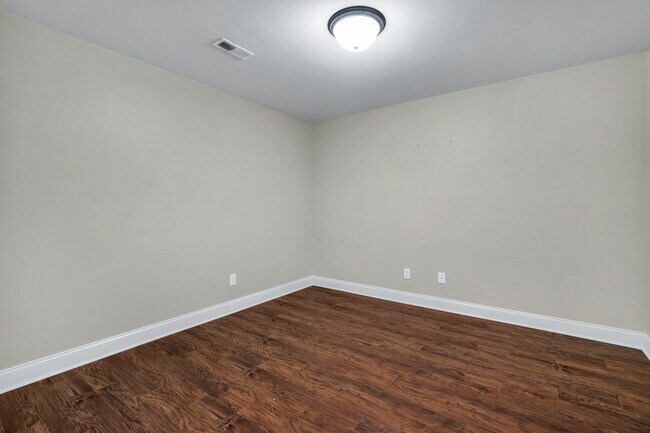 Foto del edificio - 128 Willow Tree Dr