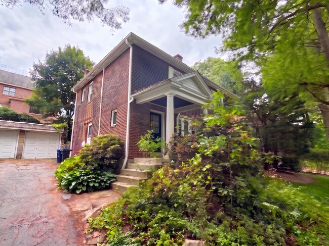 Foto del edificio - Beautiful Townhome - Highland Park