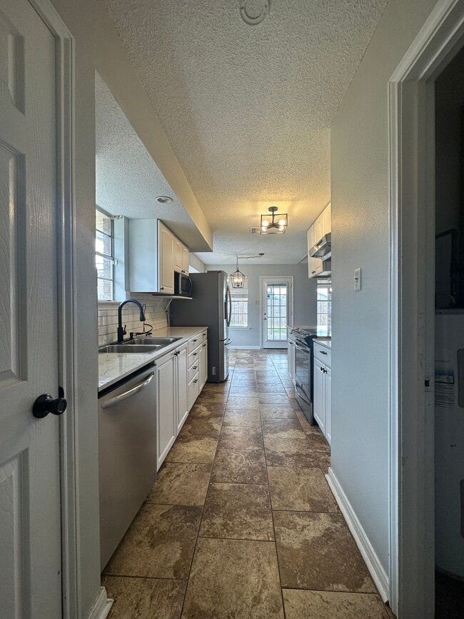 Foto del edificio - 3250 E Lafourche Ct