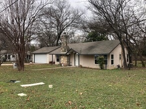 Building Photo - 302 Pecan Dr