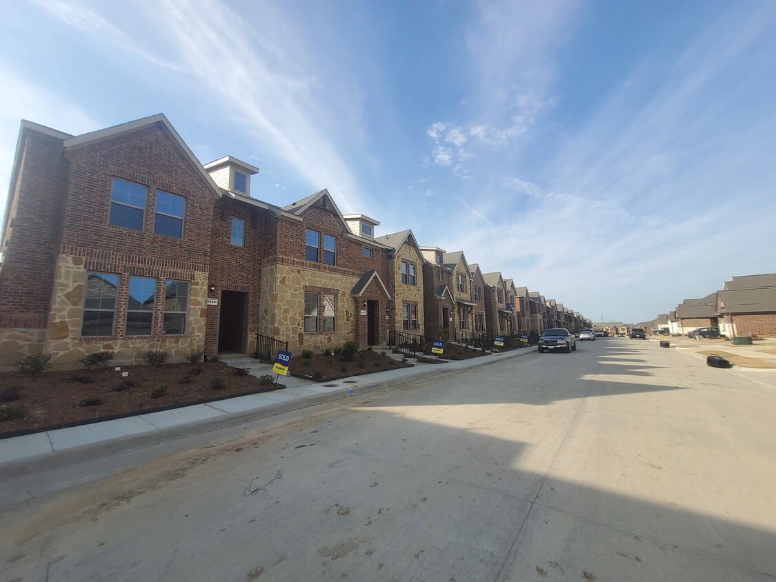 Primary Photo - 2137 Buffalo Hill Dr