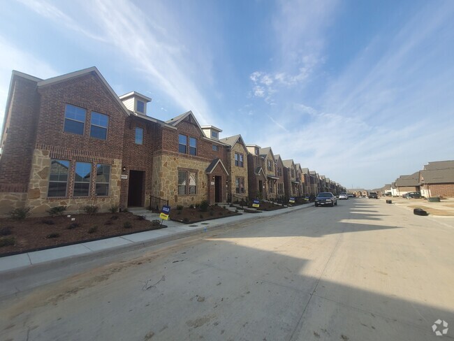 Building Photo - 2137 Buffalo Hill Dr