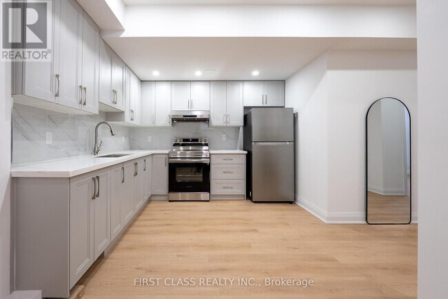 Building Photo - 544 White's Hill Ave