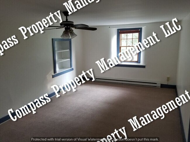 Building Photo - $950 - 1 Bed, 1 Bath 2 Floor Apartment - Gap