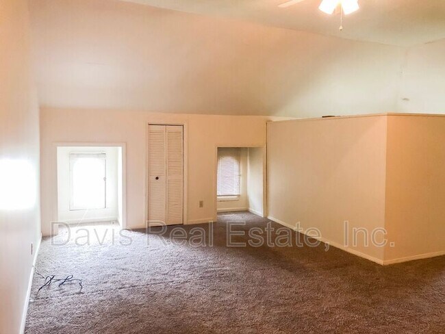 Building Photo - 421 Canal St