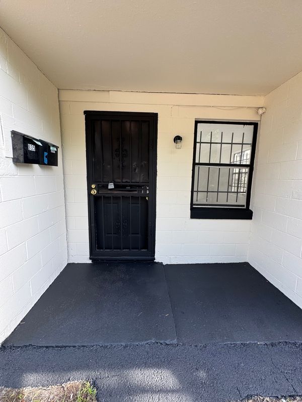 Building Photo - 929 W 27th St