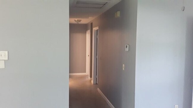 Building Photo - Three Bedroom One Bath Home