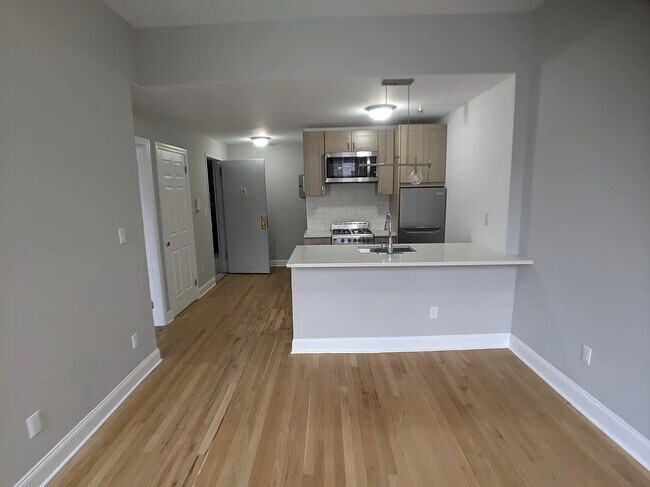 Building Photo - 113 W 75th St