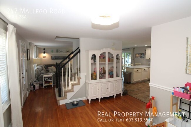 Building Photo - 3 BD Home in Barrington available for a 12...