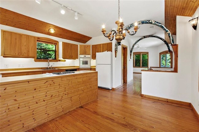Building Photo - 2406 Riverside Farms Rd