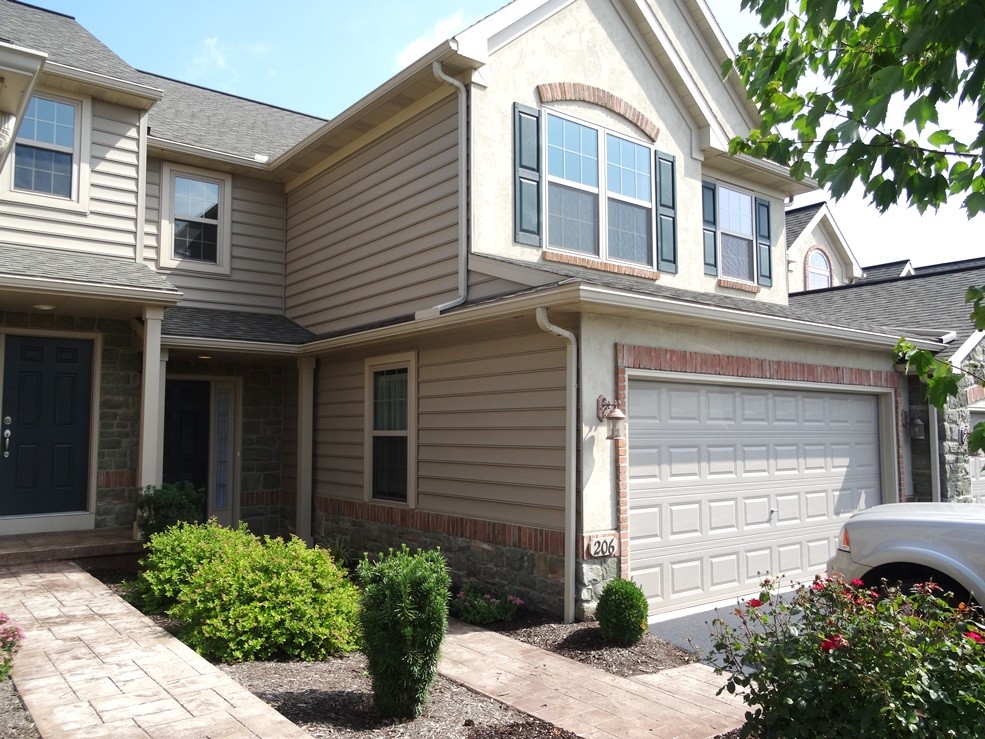 Foto principal - 206 Fieldcrest Ln