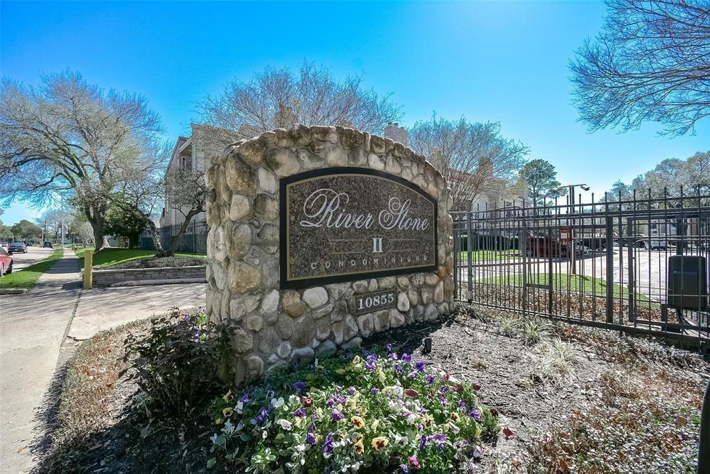 Primary Photo - 10855 Meadowglen Ln