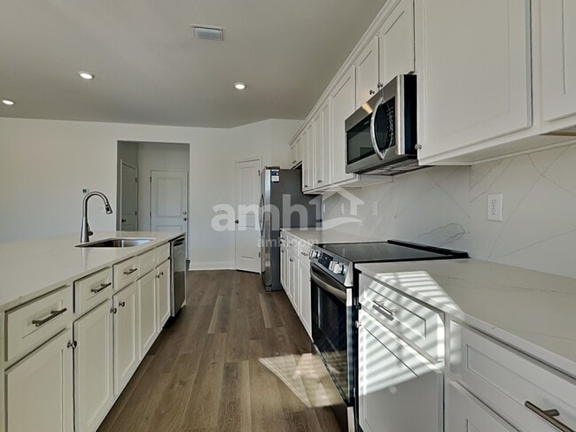 Building Photo - 5500 Front St