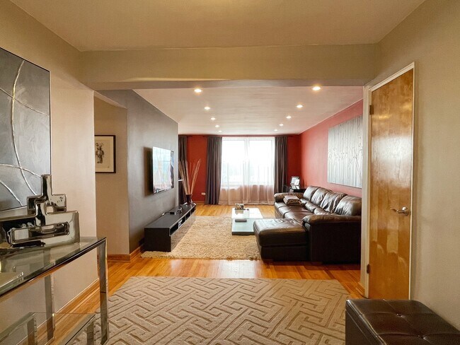 Building Photo - 2580 Ocean Pkwy