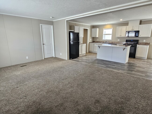Building Photo - 299 Tamarack