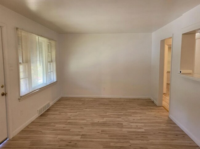 Building Photo - Charming Two Bedroom Home with Bonus Room ...