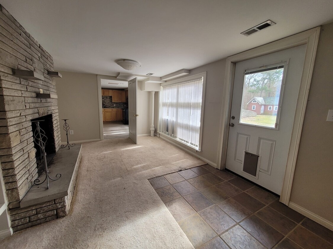 Primary Photo - 75 Grandview Dr