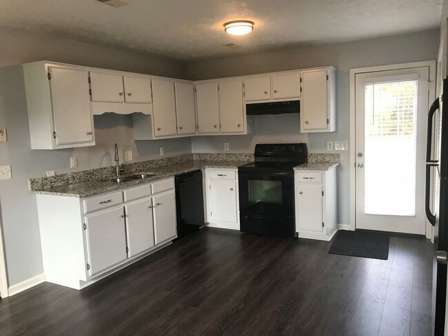 Building Photo - 215 Mallow Dr