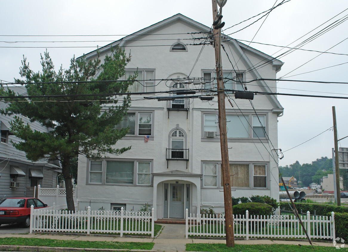 Primary Photo - 445 Main St