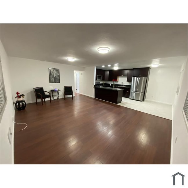 Building Photo - 841 40th St